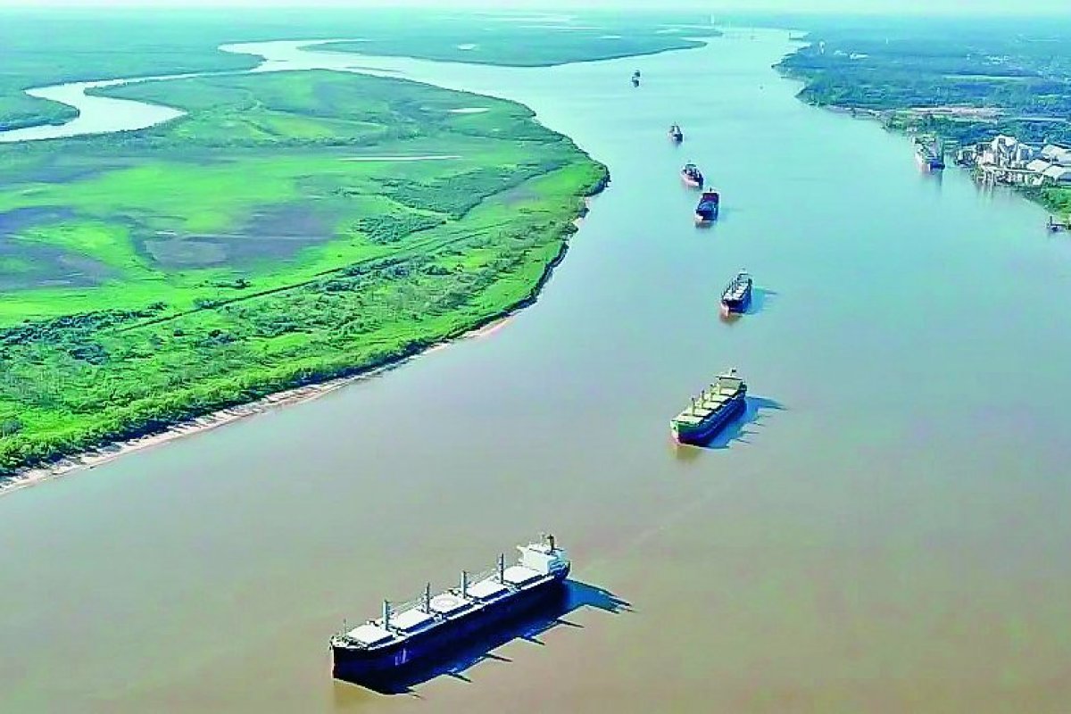 <p>Southern Cross vende el principal operador de la Hidrovía Paraná-Paraguay</p>