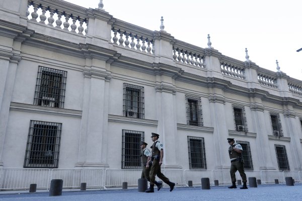 Gobierno lamenta fallecimiento de carabinero en servicio en La Moneda e informa inicio de la investigación