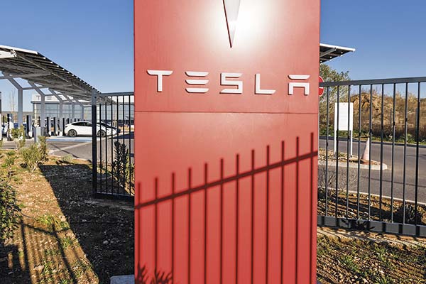 China retrasa autorización a Tesla en medio de negociación de aranceles de Trump