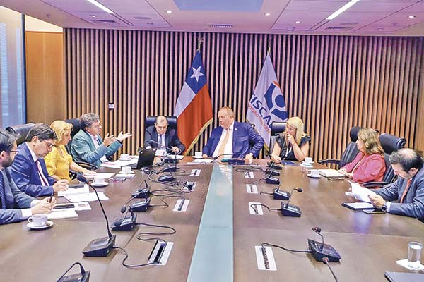 Gobierno y Fiscalía acuerdan reforzar trabajo conjunto para investigar incendios