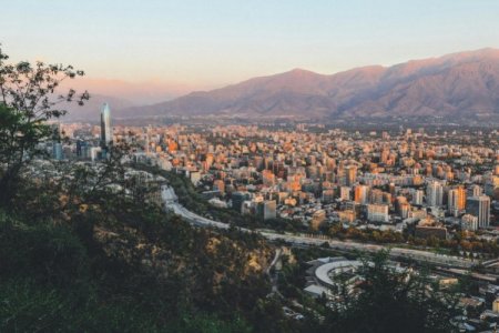 Comienzan a salir cifras definitivas: Chile se queda detrás de la expansión económica de Brasil y Perú en 2024