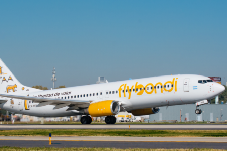 Flybondi presenta una demanda por "ilegitimidad" de multa impuesta por la Provincia de Buenos Aires