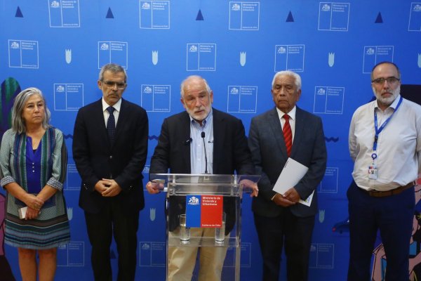 Toma de San Antonio: Gobierno y dueños de terrenos sellan protocolo de acuerdo que posterga el desalojo