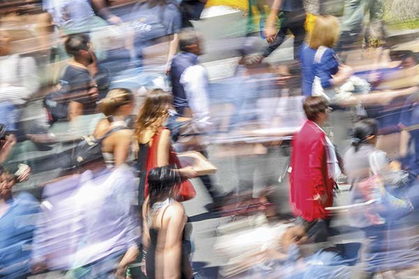 <p>¿Qué barreras limitan que más mujeres trabajen hoy? La visión de los head hunters habla de factores conocidos</p>
