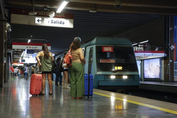 Metro de Santiago reinicia operaciones en gran parte de la red: L4 y L4A aun estabilizan sistemas