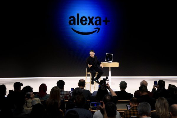 Amazon presenta la nueva versión de Alexa con Inteligencia Artificial luego de casi un año de espera