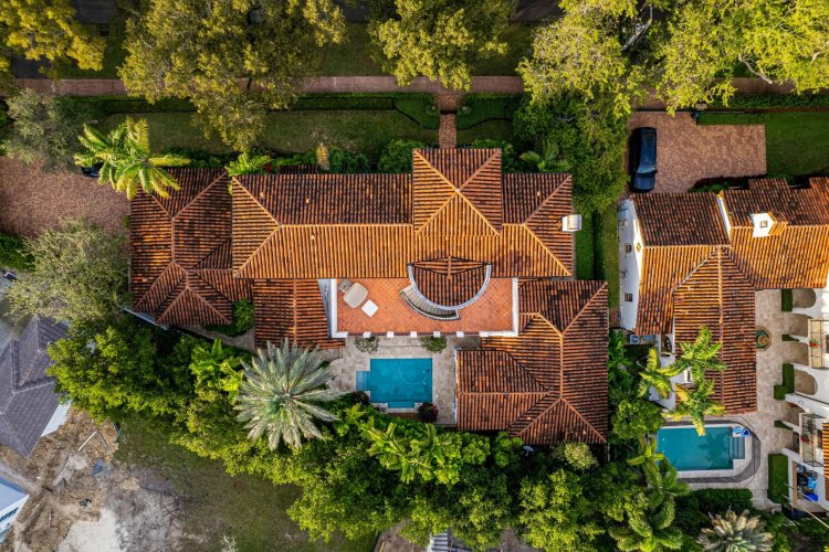 <p>Miami desplaza a los Hamptons como el favorito para las propiedades de lujo con los latinoamericanos impulsando el crecimiento</p>