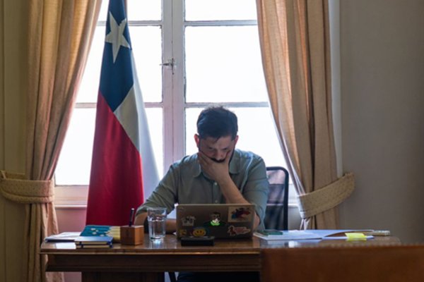 Caso Monsalve: Presidente Boric respondió cuestionario de comisión reiterando que exsubsecretario traicionó confianzas