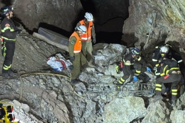 Tres personas fallecen en derrumbe al interior de mina en Copiapó: Enami informa que operaban de manera “informal”