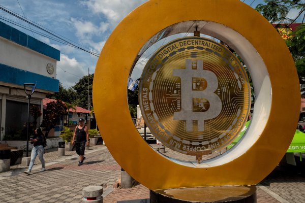 Trump impulsa el alza de las cripto al afirmar que más monedas estarán en la reserva
