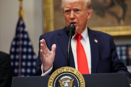 Trump confirma aranceles del 25% a México y Canadá desde este martes, pese a negociaciones en curso