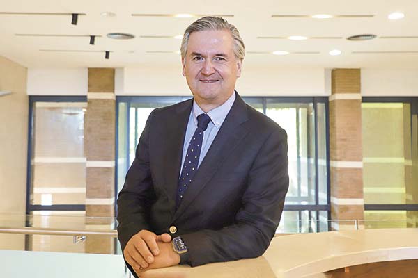 Alfredo Enrione, director del Centro de Gobierno Corporativo del ESE Bussines School de la U. Andes: “Hay un riesgo asociado a la homogeneidad social y cultural de los directorios”