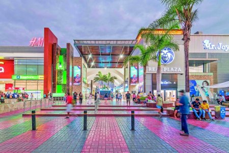 Centros comerciales peruanos perderían hasta US$ 27 millones diarios al permanecer cerrados, tras tragedia en Real Plaza