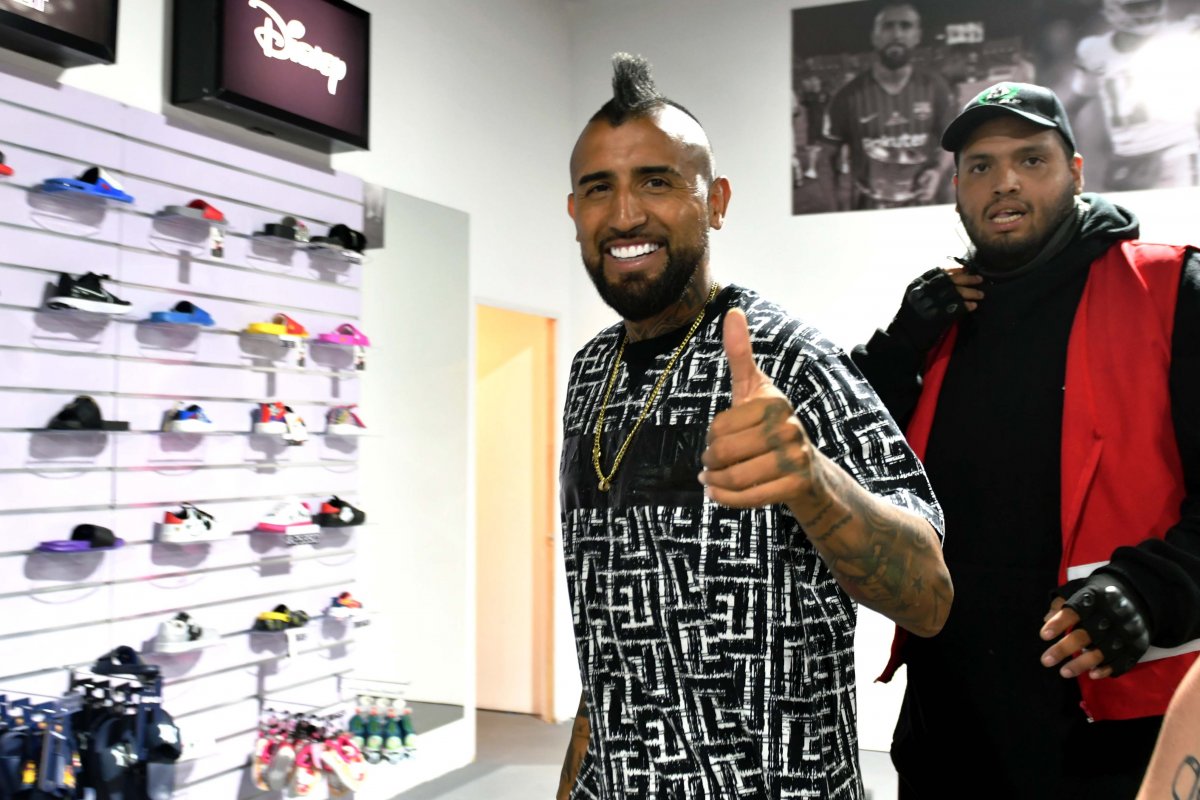 <p>El equipo detrás de la docuserie de Arturo Vidal</p>