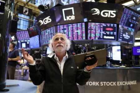 Wall Street se tiñe de rojo y el Nasdaq se hunde 3,6% tras comentarios de Trump que reforzaron temores económicos