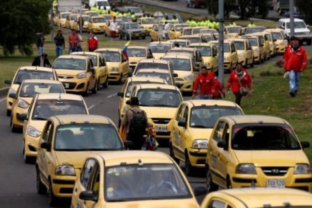De rivales a aliados: taxis y plataformas de transporte sellan una nueva era en Colombia