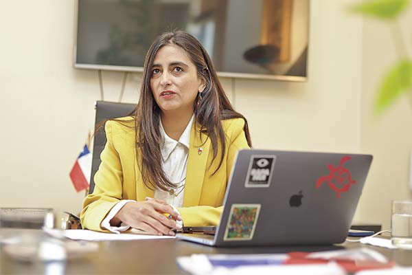 Subsecretaria Sanhueza destaca buena partida del año en exportaciones