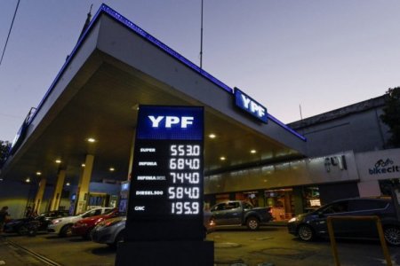 Argentina YPF está en diálogo para vender participación en proyecto offshore de Uruguay, según su presidente ejecutivo