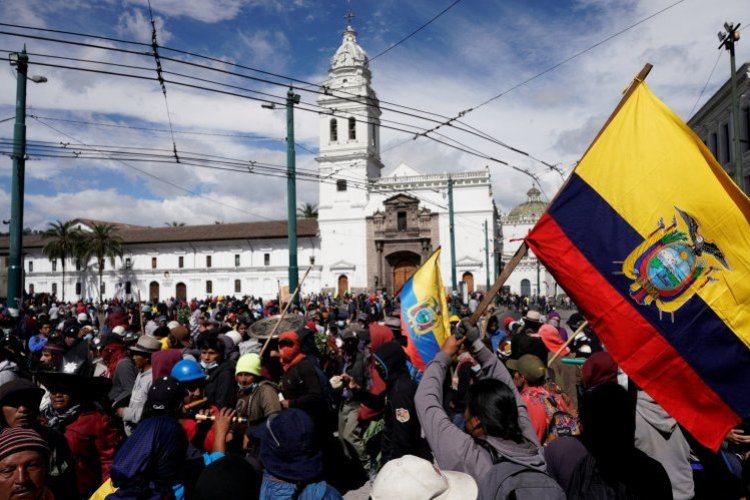 <p>Ecuador sigue los pasos de Argentina y busca acuerdo comercial con EEUU</p>