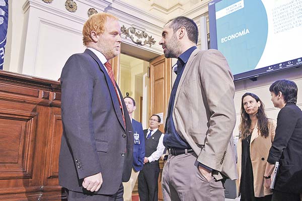 Senado retoma permisos hoy tras acuerdo entre parlamentarios y Ejecutivo