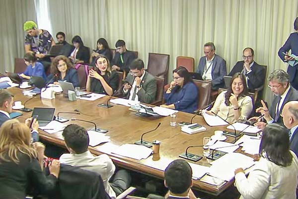 Aprueban artículo clave del nuevo sistema que reemplaza al CAE