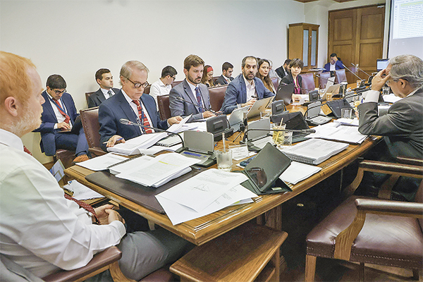 Reforma a permisos avanza en votación y se prepara su despacho para la próxima semana