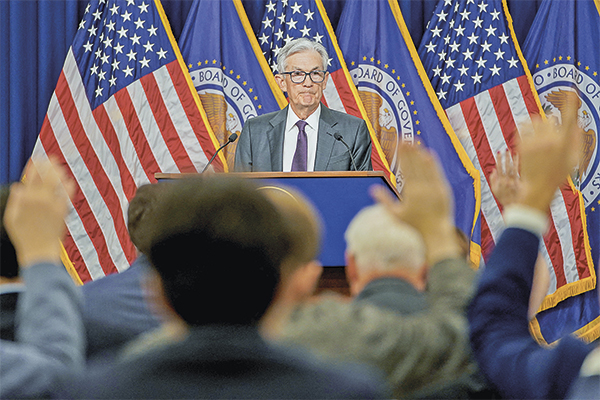 <p>Dos bajas de tasas se verían este año, según las perspectivas de la entidad liderada por Jerome Powell. Foto: Reuters</p>