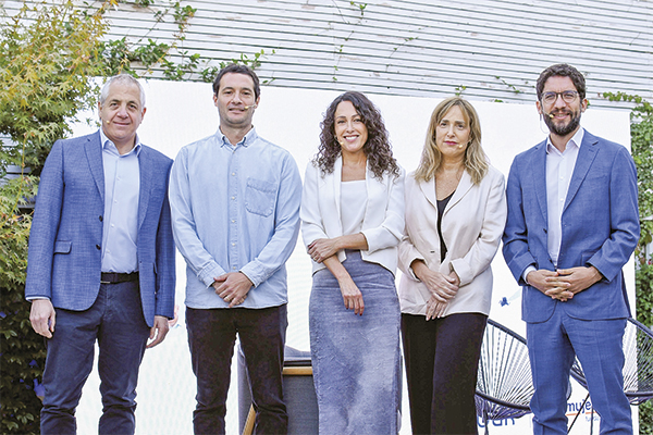 <p>Roberto Alvo, Jaime Arrieta, Francisca Jüneman, Karen Thal y Giorgio Boccardo.</p>