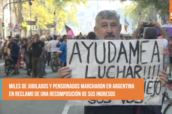 <p>Ahora en DF SUD | Jubilados y pensionados marcharon en Argentina contra el plan de ajuste económico de Milei</p>