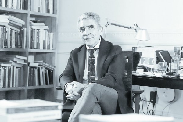 Un inspirado Carlos Peña cita a Freud, a Sartre, a Kant en premiación de cronista argentina