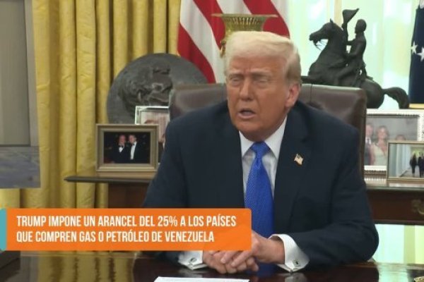 <p>Ahora en DF SUD | Trump impone un arancel del 25% a los países que compren gas o petróleo de Venezuela</p>