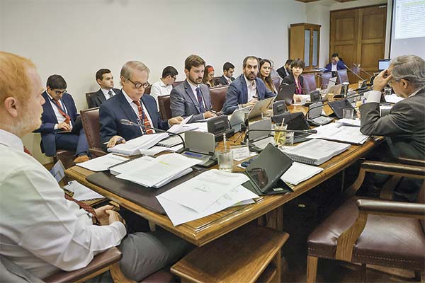 Reforma a los permisos sectoriales avanza y es aprobada en la comisión de Economía del Senado