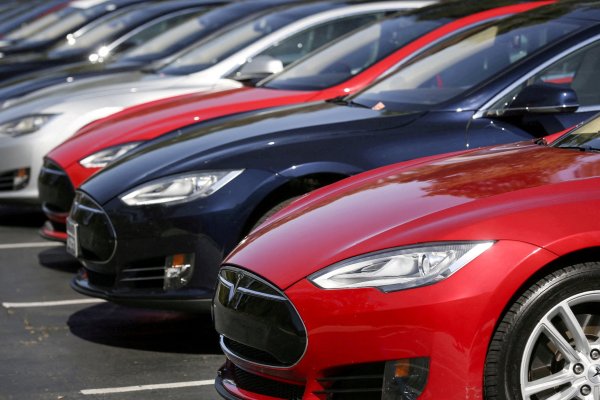 La politiquería de Musk y cambios en oferta le pasan la cuenta a Tesla: ventas caen 40% en febrero en Europa