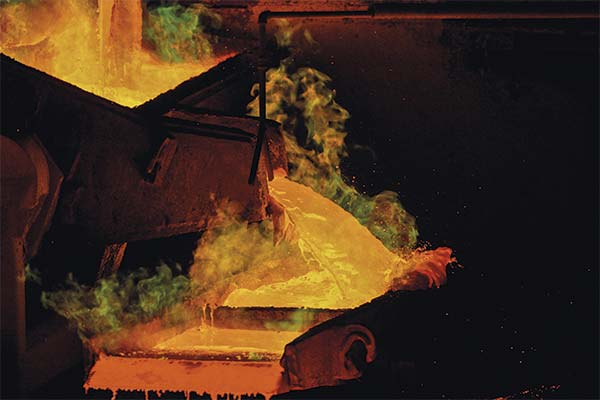<p>Cobre marca nuevo récord en NY y mercado transa casi US$ 40 mil millones ante temores por aranceles de Trump: así se viven los días históricos del metal</p>