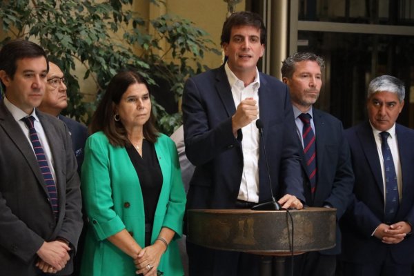 <p>Diputados de Chile Vamos ingresan proyecto para declarar feriado irrenunciable el Viernes Santo</p>