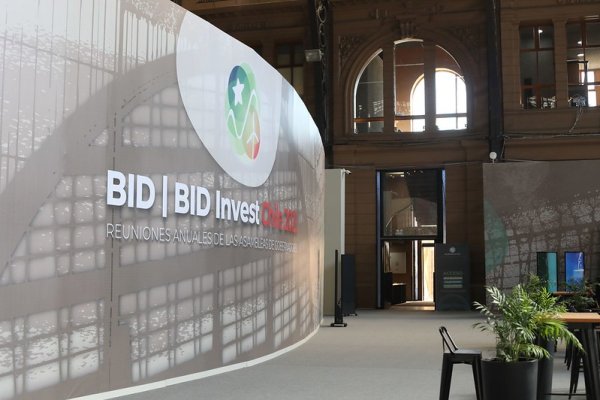 En el inicio de la asamblea en Santiago, el BID llama a enfrentar el alto costo económico de la delincuencia, que supera el 3% del PIB en América Latina