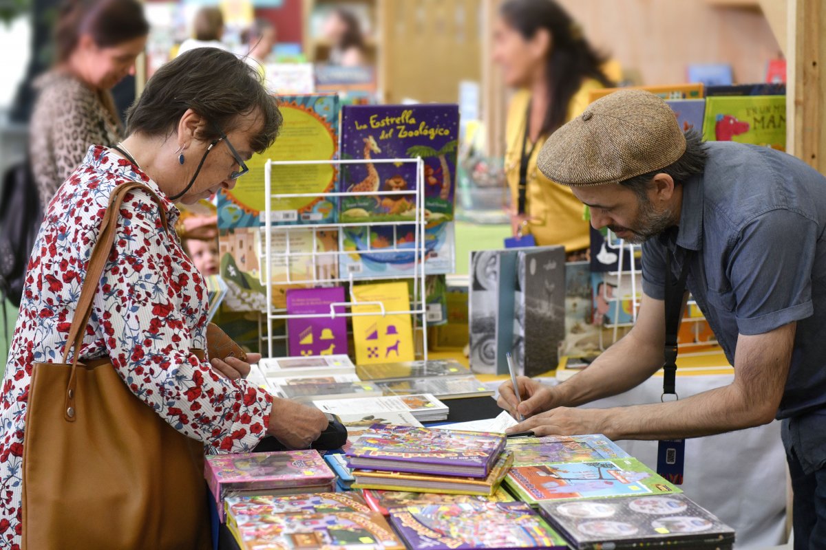 <p>Guía de Ocio: Dos ferias, muchos libros y una exposición en el Museo Nacional de Bellas Artes</p>