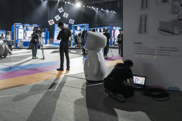 Las acciones chinas superan a sus pares emergentes en medio del auge de la IA