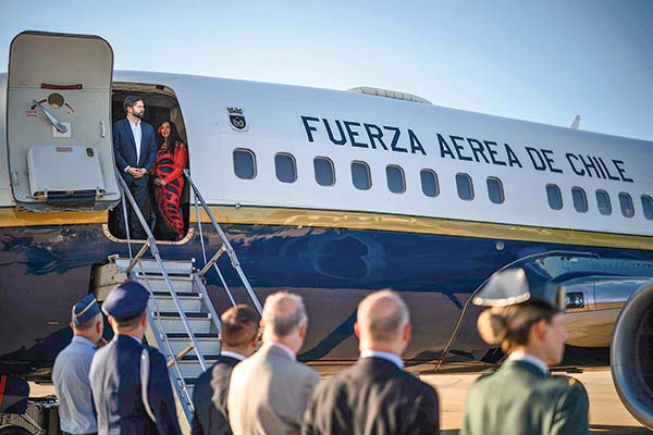 <p>Boric inicia viaje a India junto a empresarios y parlamentarios: comercio, cine y tecnología en la agenda</p>