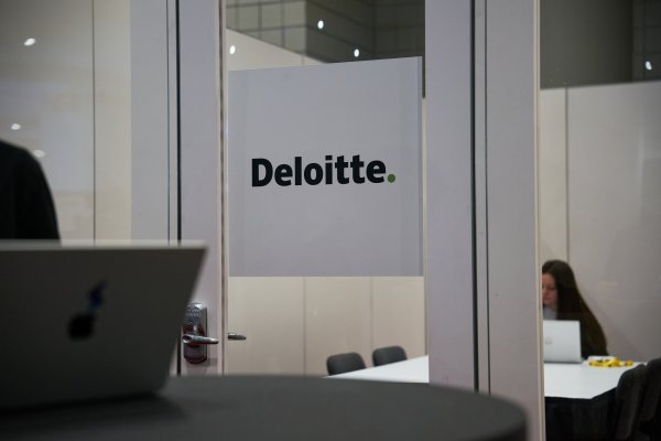 <p>Deloitte se perfila como la más afectada en EEUU entre las grandes consultoras por recortes de Trump</p>