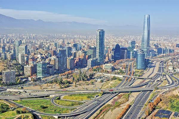 <p>Grupos Luksic, Angelini, Yarur y Falabella presentan informes para defender rol de grandes conglomerados</p>