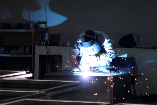 <p>El sector manufacturero chino alcanza su nivel más alto en 12 meses, pero aranceles de Trump podrían aguar el alivio</p>