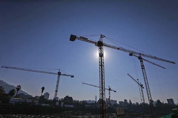 <p>Más allá del 2%: siete centros de pensamiento delinean la ruta para levantar el crecimiento del país en los próximos años</p>