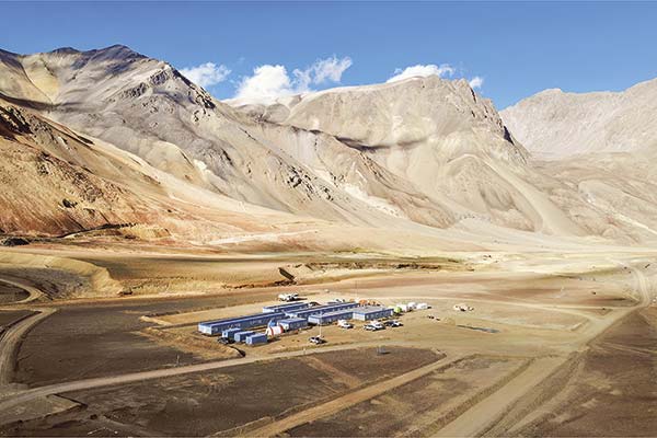 Brazo minero del grupo Luksic extiende la búsqueda de proyectos cupríferos a Ecuador y mira Argentina