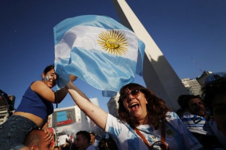 En primer año de Milei: la pobreza disminuye en Argentina impulsada por la reducción de la inflación