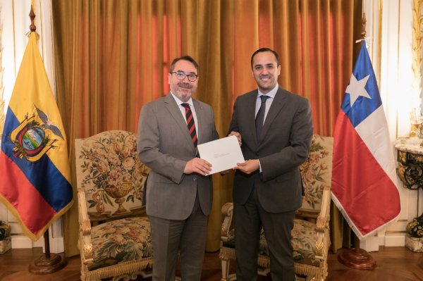Cambios en la antesala de los aranceles de Trump: Boric designa a nuevo embajador de Chile en China