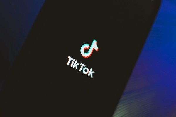 <p>Amazon entra a la puja por TikTok mientras se acerca la fecha límite para su venta en Estados Unidos.</p>