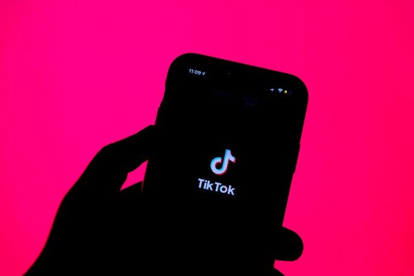 <p>UE alista multa por cerca de 500 millones de euros en contra de TikTok por envío ilegal de datos a China</p>