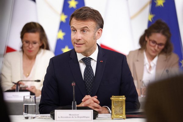 <p>Macron insta a las empresas de la Unión Europea a suspender sus inversiones en Estados Unidos</p>