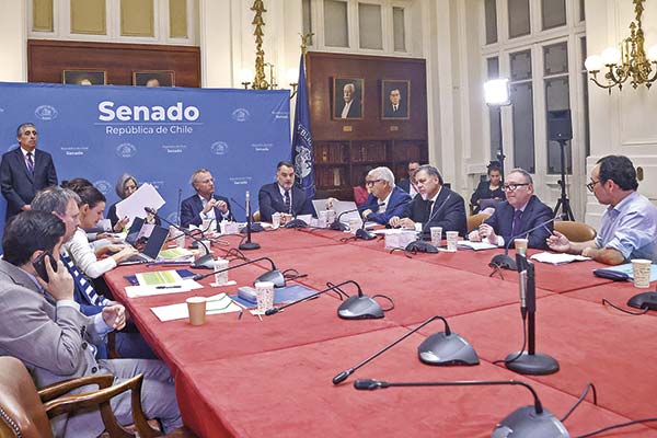 Ministerio del Medio Ambiente activa gestiones para apurar reforma al SEIA y busca cambio de urgencia en su trámite